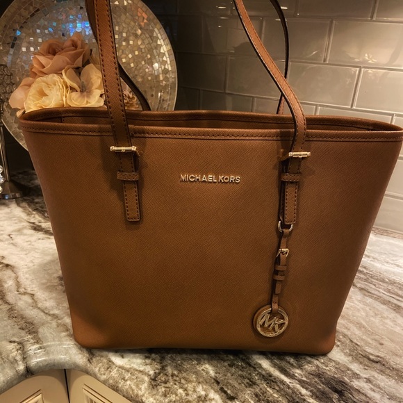 MICHAEL KORS Jet Set Travel Multifunctional Tote - Picture 3 of 12